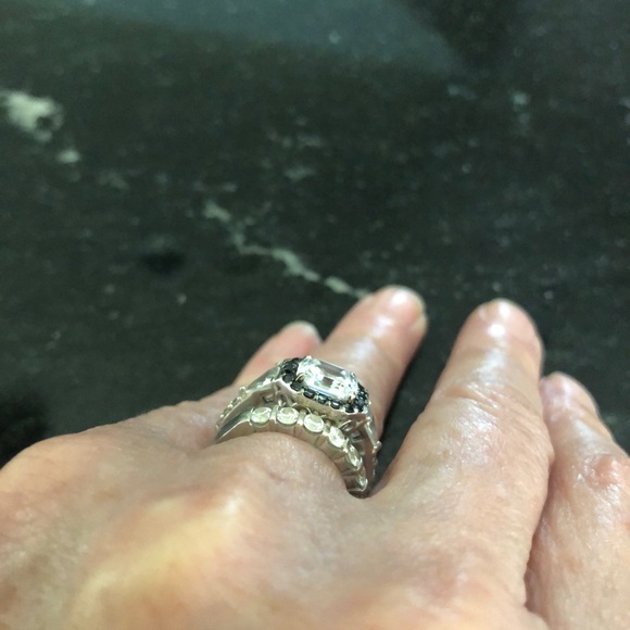 Gorgeous Ring! Real or fabulous Simulation? - Picture 9 of 10